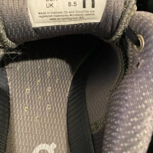 Cloud flyer Gray by On running shoes